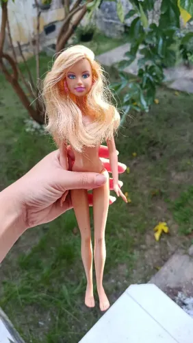 Boneca Barbie praia.