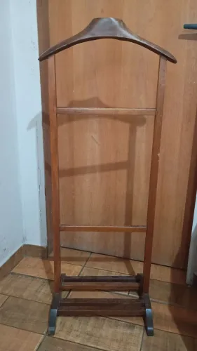 cabideiro de chão em madeira rústico altura 1,07 m x 44 cm