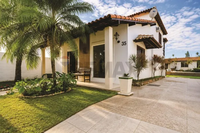 Casa 4 Quartos - Piscina e Sauna - Luxo