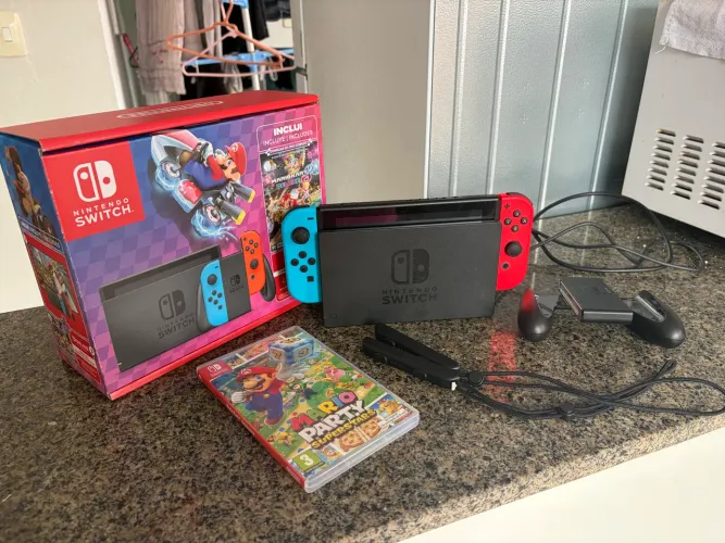 Nintendo Switch V2 Completo + Mario Party + MicroSD 256GB
