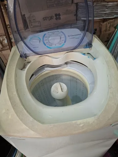 Vendo 1 máquina de lavar roupa Electrolux turbo7k 127 wat em ótimo estado seme nova pro