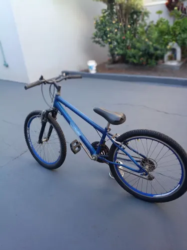 Bicicleta Aro 24 Conservada - Ótimo Estado e Pronta para Uso! ?