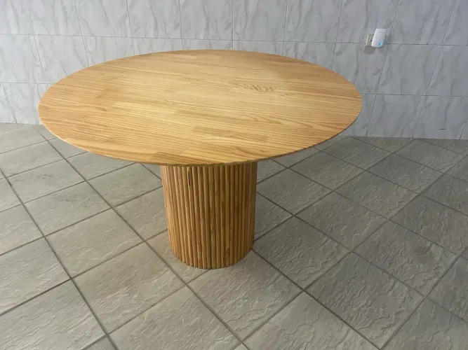 Mesa redonda para jantar, café ou festas