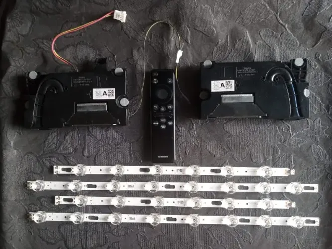 Kit Acessórios Samsung UN43DU7700G (Controle Remoto  + 4 Barras Led + Par Alto Falantes
