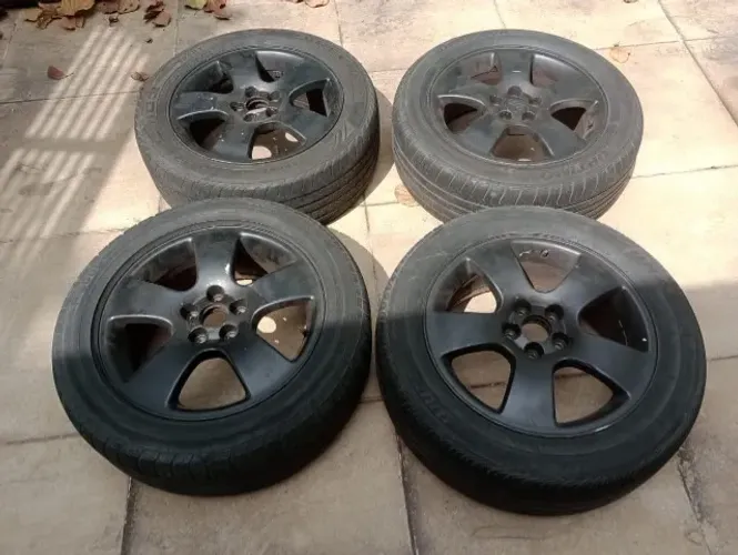 JOGO DE RODAS DE LIGA LEVE AUDI A3/ GOLF - ARO 16 COM PNEUS - ORIGINAIS