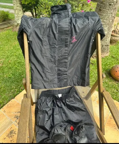 Capa chuva preta feminino - calça, jaqueta e botinha tamanho P