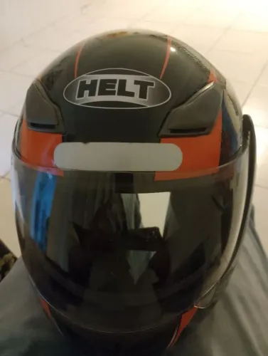 CAPACETE HELT MUITO NOVO.