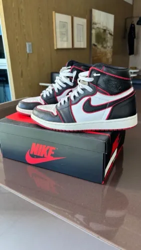 Air Jordan 1 Retrô High OG Bloodline