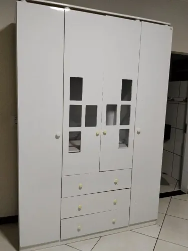 Vende-se guarda-roupa