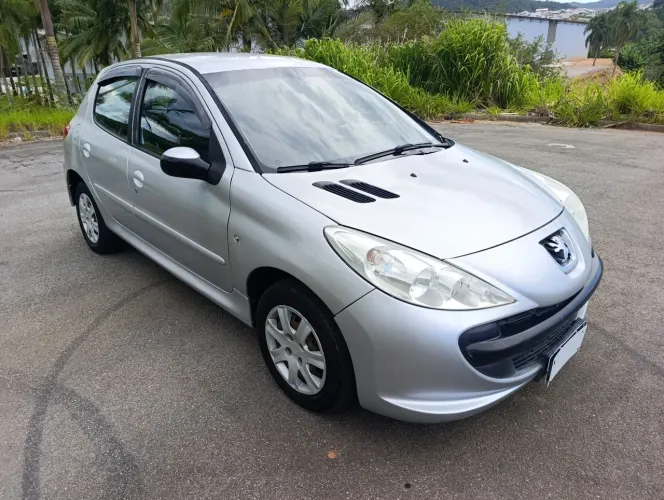 Peugeot 207 XR 1.4 Flex 8V 5P 2010