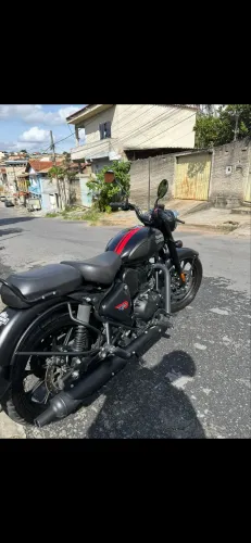 Royal Enfield Classic 350 Versão/Cor: Dark Stealth Black