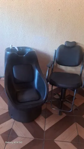CADEIRA HIDRÁULICA E LAVATÓRIO 