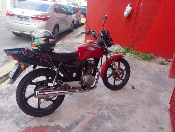 Vendo uma Titan 125 faço rolo em carro