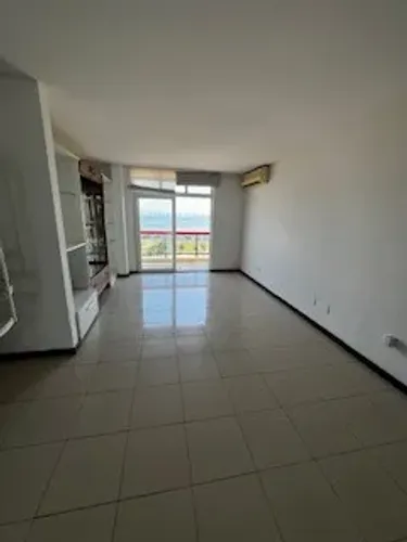 Alugo linda Cobertura de 3 Quartos no Centro de Niterói com vista do Parque Olímpico