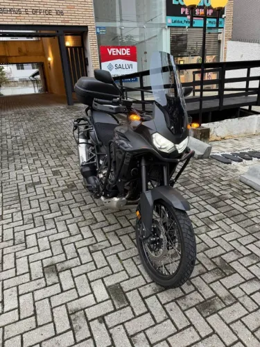 Honda CRF 1100L Africa Twin DCT 24/24 preta