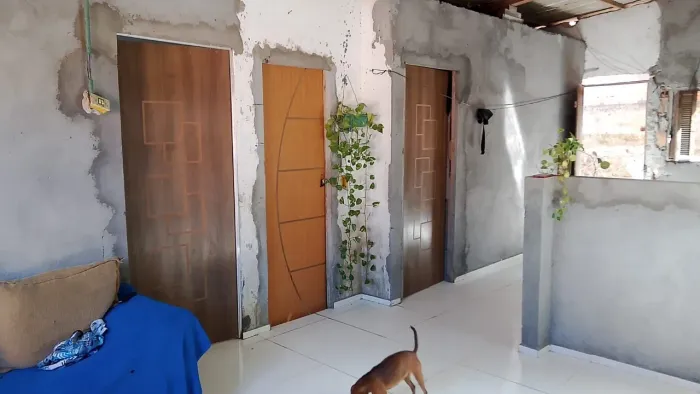 Vende-se casa no bairro burisatuba Camaçari Bahia 