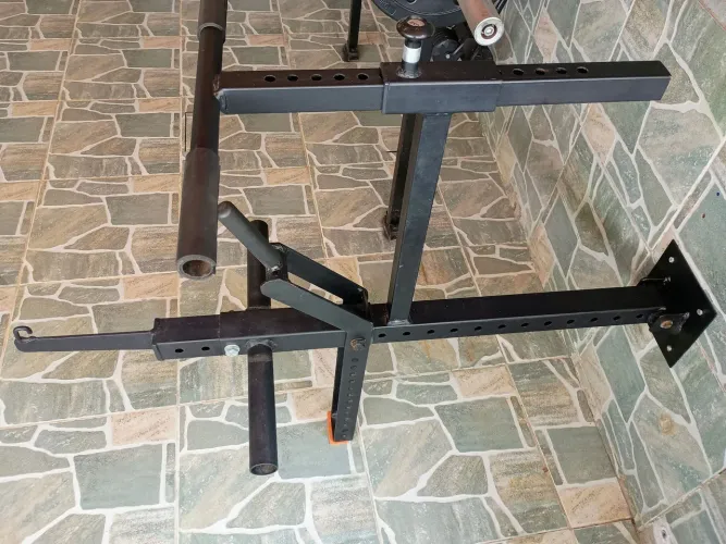Belt Squat com apoio para as mãos