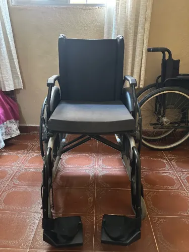 Cadeira de rodas e de banho