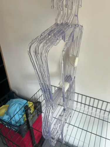 Cabide de corpo acrílico