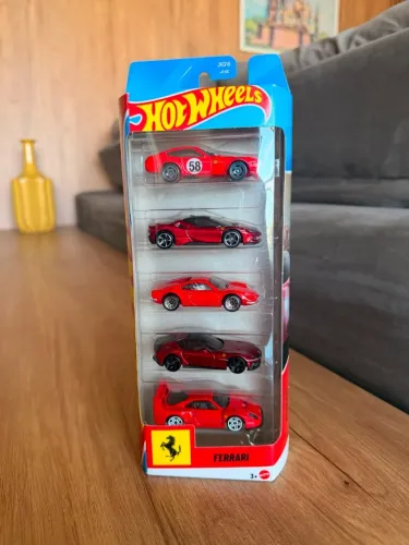 Hot Wheels Ferrari 5 Pack - Dino - SF90 Stradale - 365 GTB - 12Cilindri - F40 Competizione
