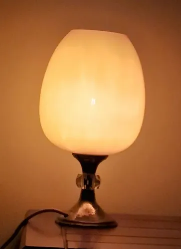 Artigo colecionador, antiguidade .Luminaria de mesa, art deco,