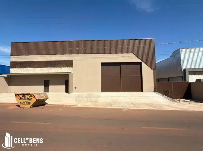 Salão comercial 1.200 m² no Distrito Industrial Carlos Arnaldo, com fácil acesso a BR 153