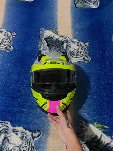 Capacete LS2 FF358 original, pouco usado e muito bem conservado.