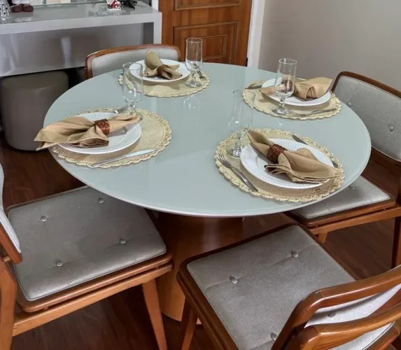 Mesa de Jantar Redonda 120cm - Tampo Laca Off White e Pé Cônico