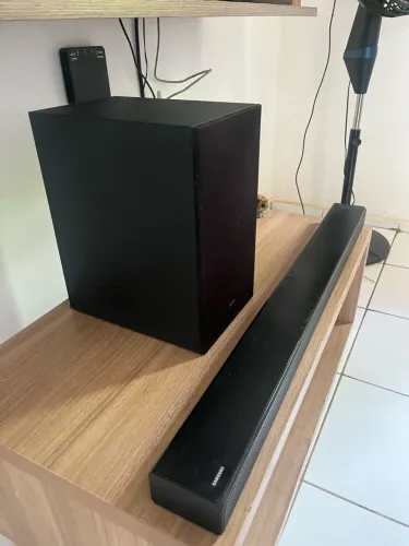 soundbar com subwoofer sem fios da Samsung