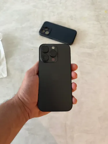iPhone 14 Pro sem marcas