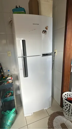 Vendo geladeira bem conservada