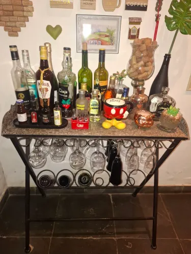 Lindo bar decorativo em ferro fundido