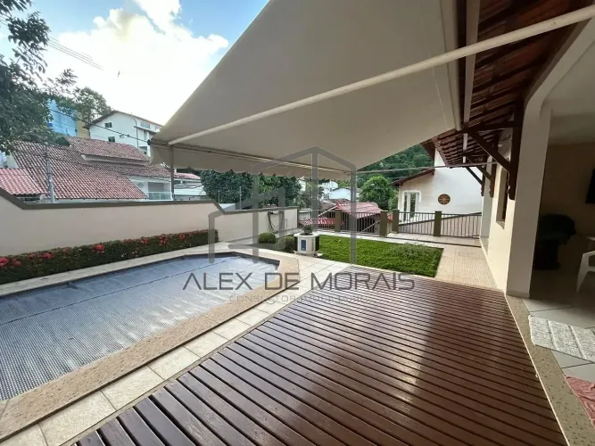 Linda Mansão em Fradinhos, com 4 quartos, 1 suite, vaga de garagem e piscina - Vitória, ES