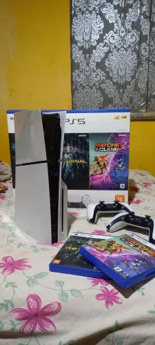 Ps5 slim 1TB mídia física e digital