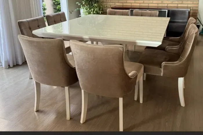 Mesa de Jantar 8 lugares 1,50 x 1,50 com 8 cadeiras