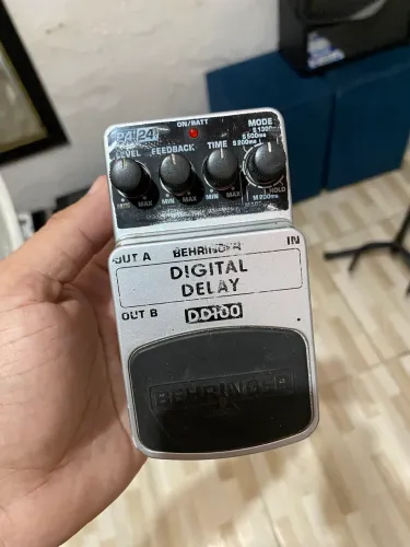 delay behringer DD100