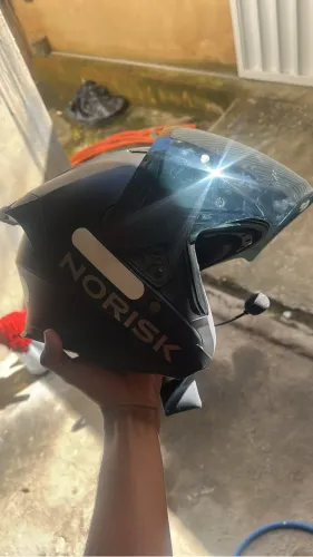 Vendo capacete norisk tamanho 58, ou troco por outro modelo a nível