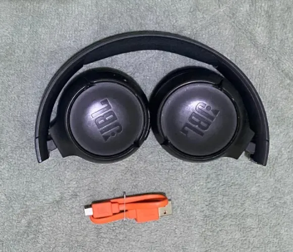 Fone de Ouvido JBL Tune 530BT, Bluetooth, Sem Fio, On Ear Preto. Original / Usado