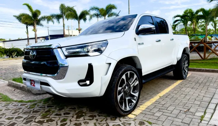 Toyota Hilux CD SRX Plus 4X4 2.8 TDI Die. Aut. 2024