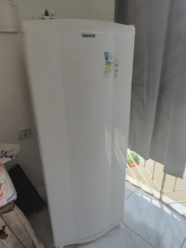 Vende-se Geladeira Consul, seminovo, modelo: CRA30FBBNA40