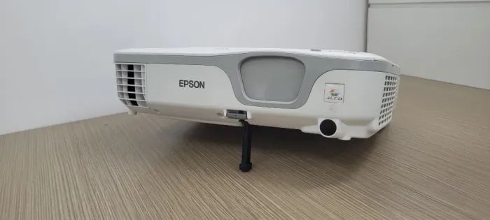 Projetor-Epson-Powerlite-S11-Resolução-Svga-800x600-2800