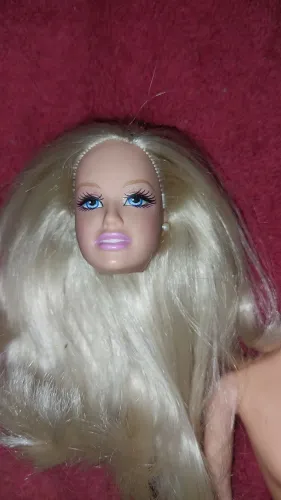 Blneca barbie com avaria