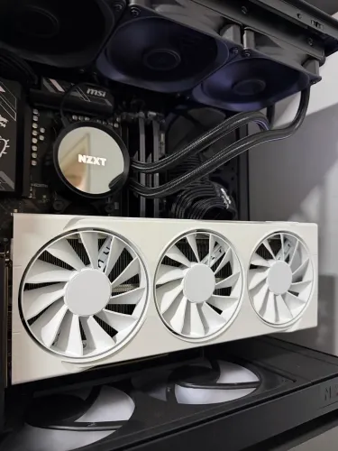 RX 9070 XT XFX