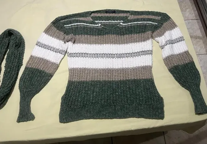 Blusa de frio de lã listrada marca DeZZafio veste 44/50