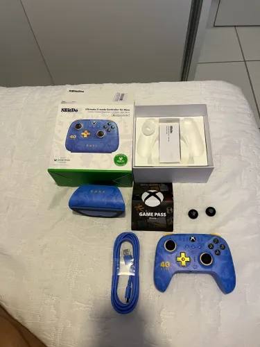 Controle 8BitDo Ultimate Tri-Mode para Xbox - Edição 40 anos Rare