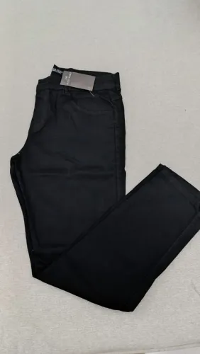 Calças jeans skiny com laycra 