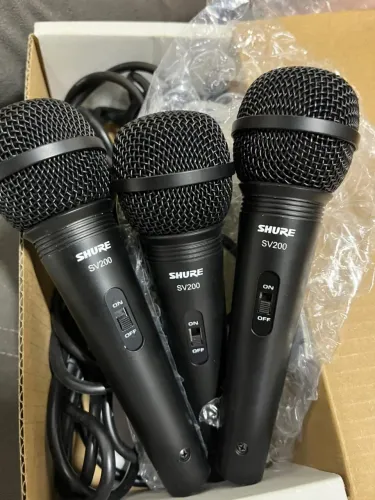 Kit com 3 microfones shure sv200 usados apenas duas vezes