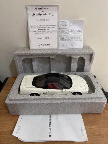 Ayrton Senna AUTOart HONDA NSX TYPE R 1:18 Branco 