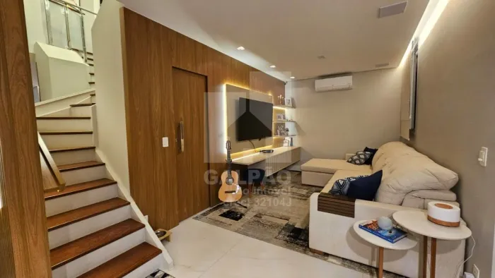Excelente e linda Cobertura Duplex, charmosa, fora da rota de aviões, ampla à venda em Moe