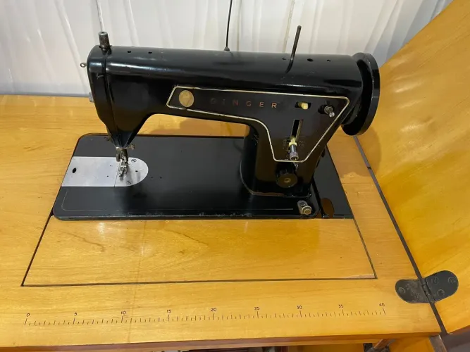 Maquina de Costura Singer antiga